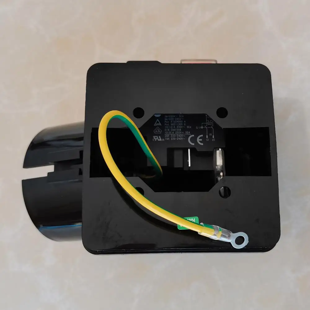 KEDU KOA5L Interruptor de botón electromagnético con enchufe 2P+E 250V 16A IP54 CE