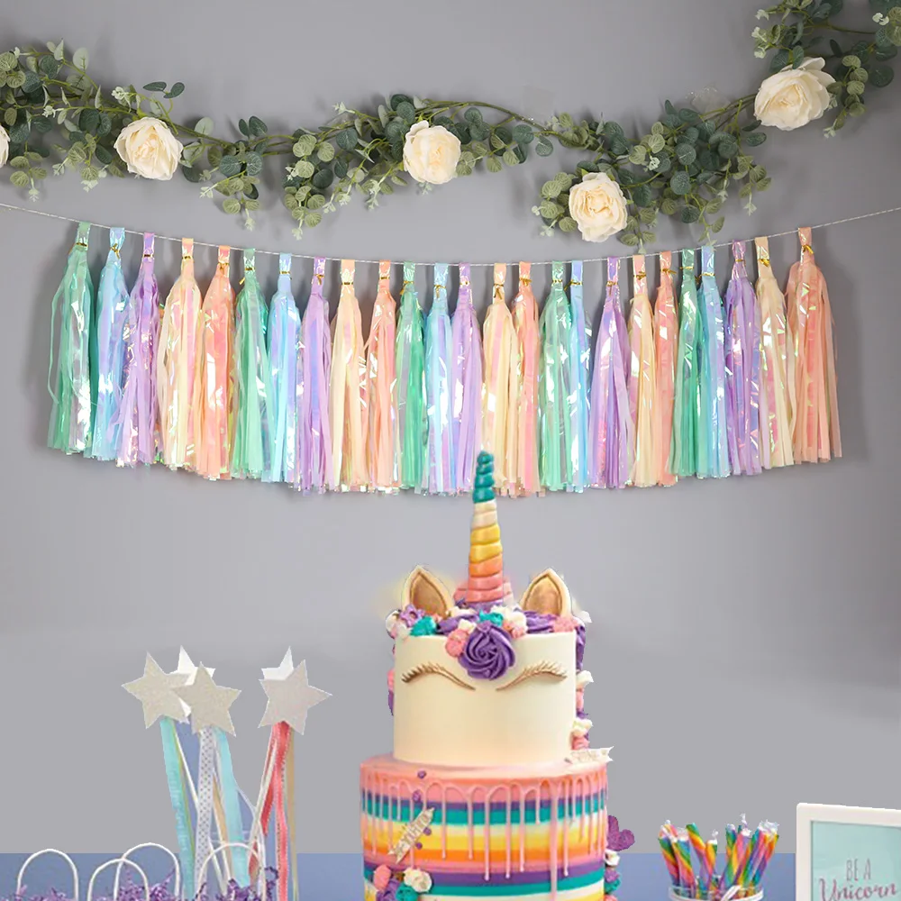 Różowo-złote, opalizujące, samodzielnie robione girlandy z frędzli z bibuły, dekoracje na baby shower, wieczór panieński, wesele, urodziny.