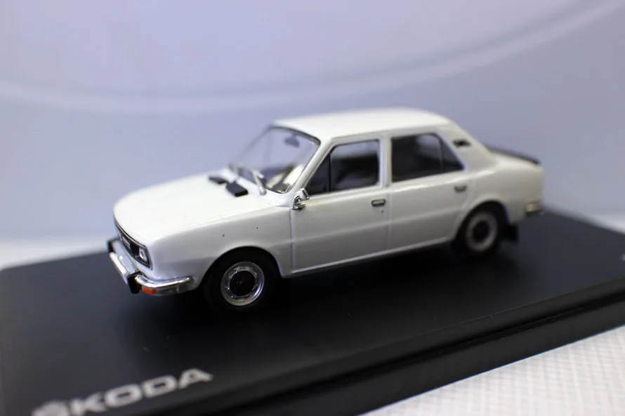 AbrRex Model Cars 1:43 Scale SkoOda 120L 1982 Diecast alloy toys for collection gift