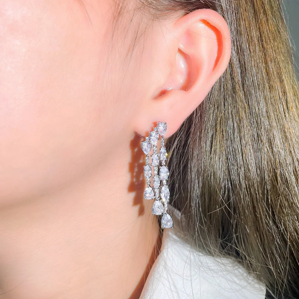 CWWZircons 3-reihige geometrische Wassertropfen-Micro-Zirkon-Pavé-Ohrringe für Damen, lange Hochzeits-, Braut-, Party- und Verlobungs-Ohrringe, Großhandel E0733 – Detail 2