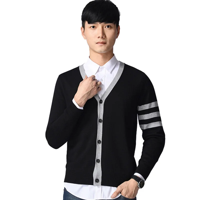 

Autumn and winter Korean men's sweater cardigan long-sleeved V leader hit color loose sweater male tide