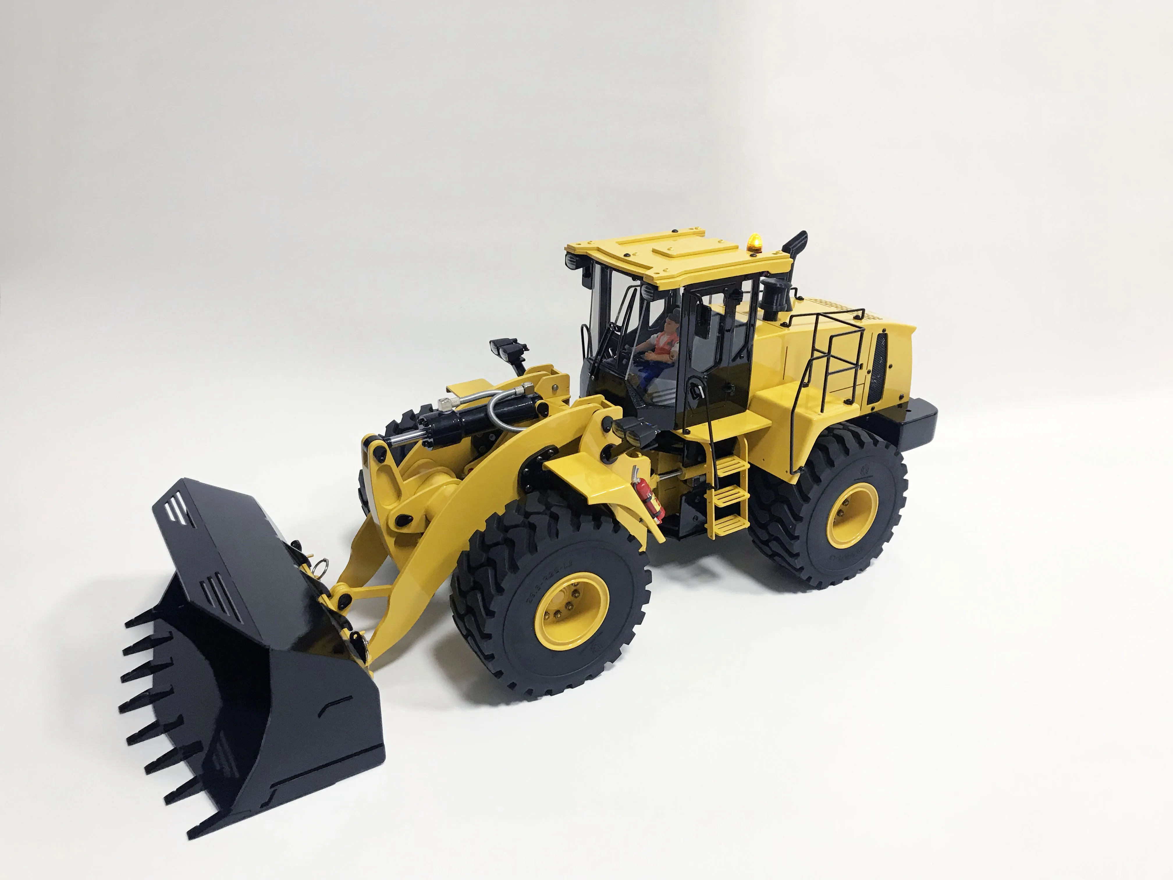 W magazynie!! Darmowa wysyłka!!!Cat 980 Komatsu WA470 1/14 Rc metalowa ładowarka kołowa hydrauliczna, zdalnie sterowany spychacz hydrauliczny, duże