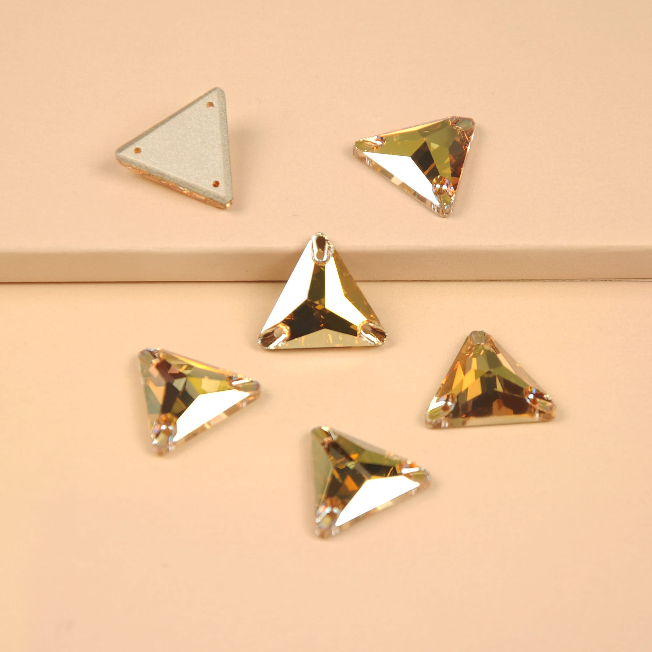 Glitzernde Kristallglas-Strasssteine in Sonnengold zum Aufnähen, Abstandssteine, Knöpfe für DIY-Kleidung und Schmuck – Detail 6