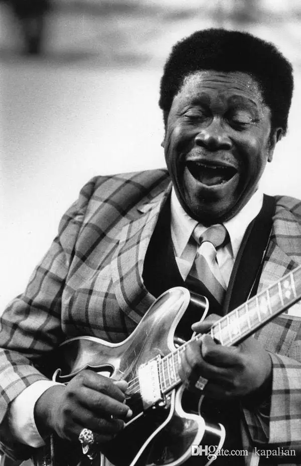 

BB Kings Poster Playing Guitar Smiling Black White Printing Art Picture 12 24 36 47 Inches