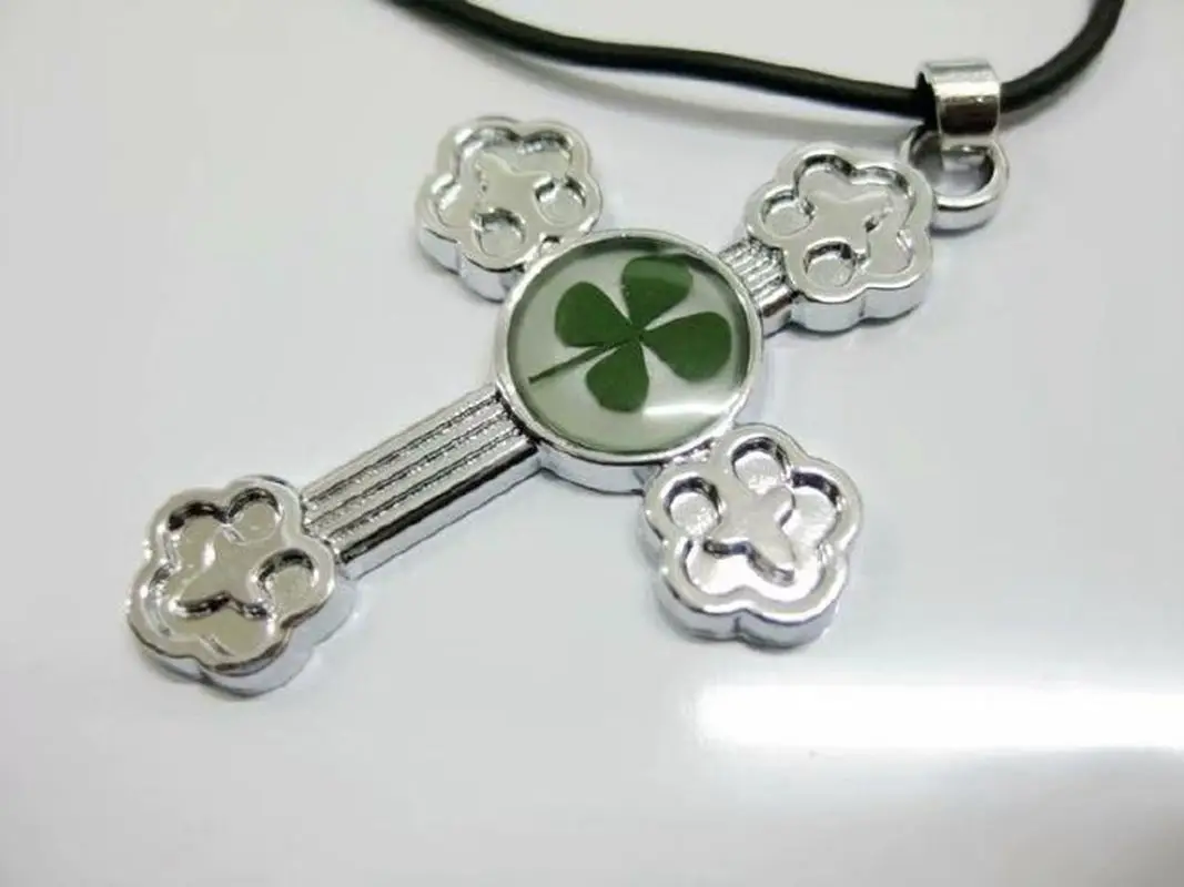 100 pcs Shamrock Lucky Clover Pendant Four Leaf Clover Real Jewelry Gifts