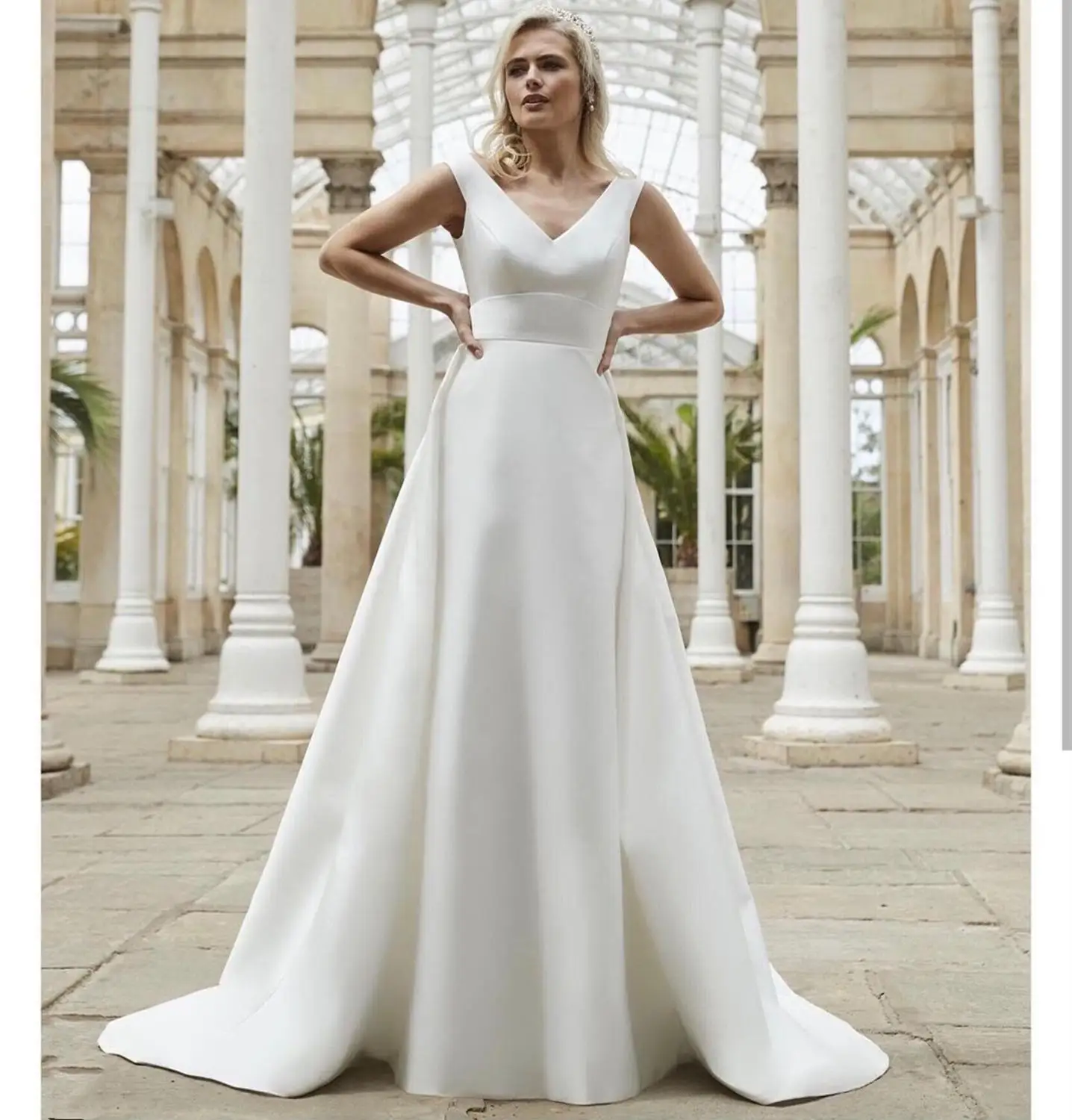 A-line Wedding Dress Satin Floor Length Court Train V-Neck 2021 Simple White Bridal Gown Sleeveless Robe De Mariee Tank Gorgeous