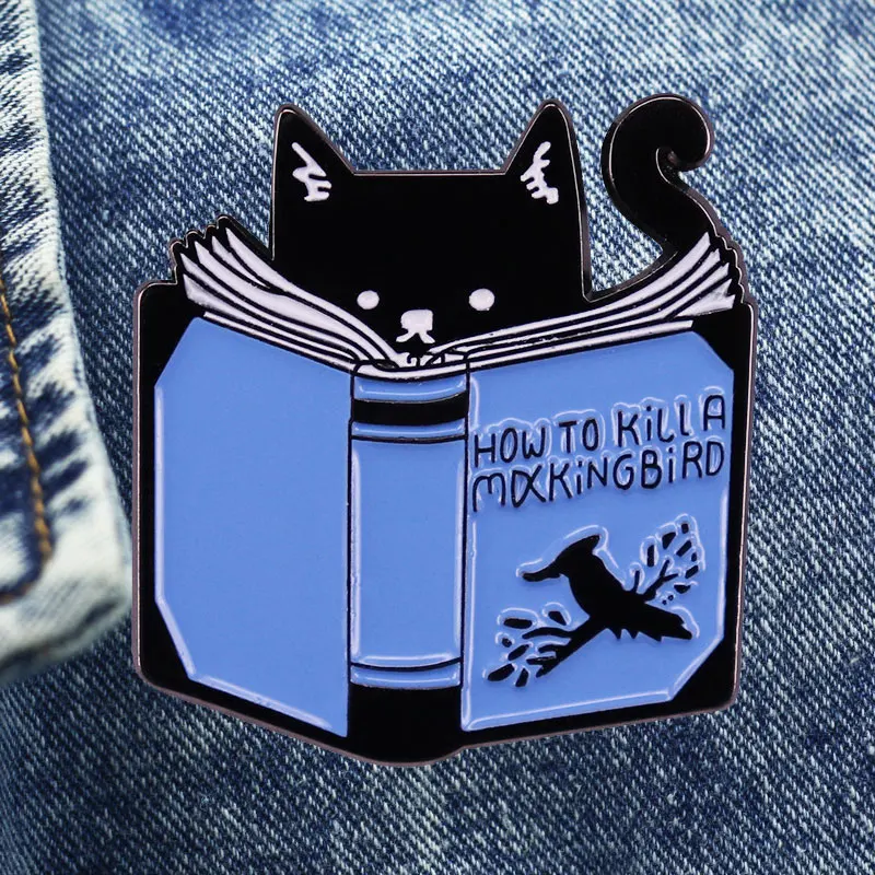 Interesting The Cat Is Reading How To Kill A Robin Cartoon Brooch Originality Lapel Badge Collect Children Fashion Jewelry Gifts