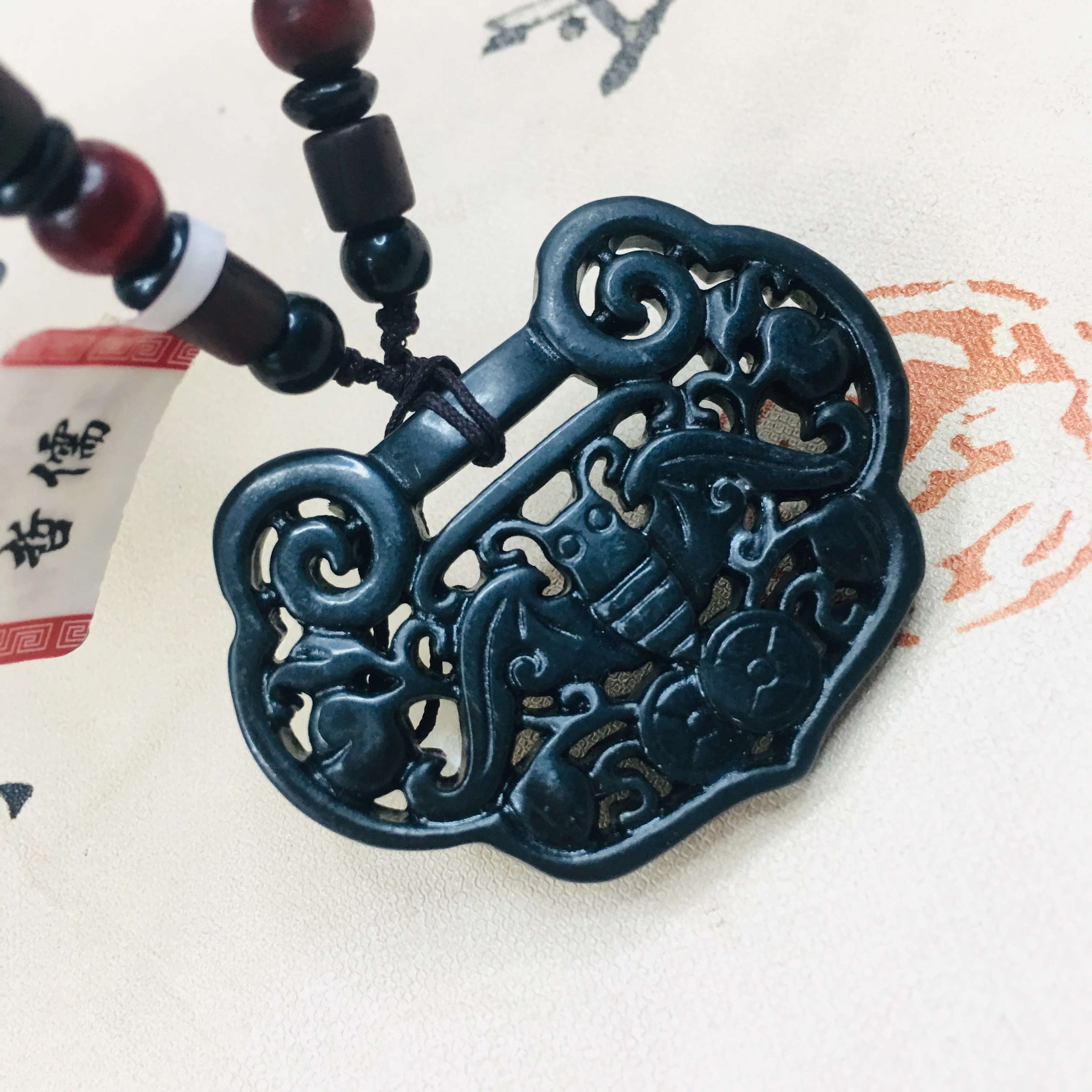 

Zheru natural and Tian Moyu carved black openwork bat lock pendant with sandalwood beads necklace men and women sweater chain