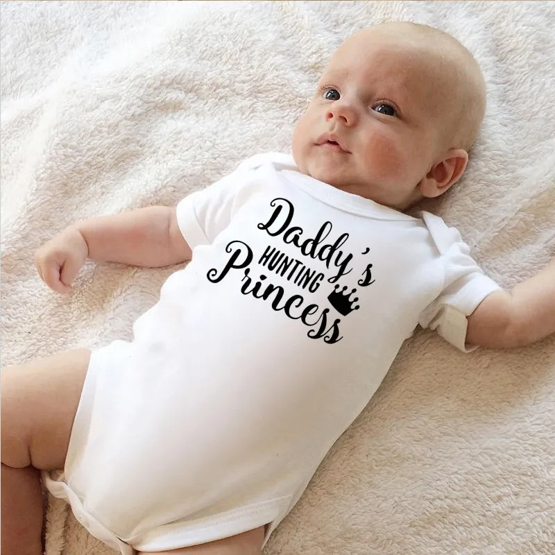 

Daddy's Hunting Princess Letter Print Babies Bodysuit Newborn Baby Clothing Short Sleeve Cotton Print 0-18 Months Infant Clothes