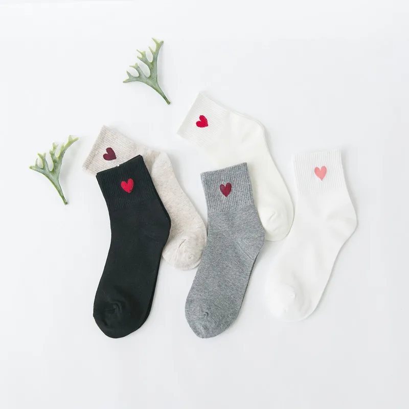 New Fashion Harajuku Women Cotton Long Socks Novelty Love Heart Pattern Socks Hiphop Solid Color Cute Socks Black White Sokken