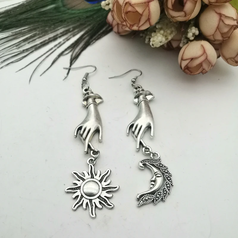 Hang The Sun and Moon By Hand Earrings Celestial Jewelry Novel Eardrop Faddish Men Women Friend Gift 2020 New Beautiful