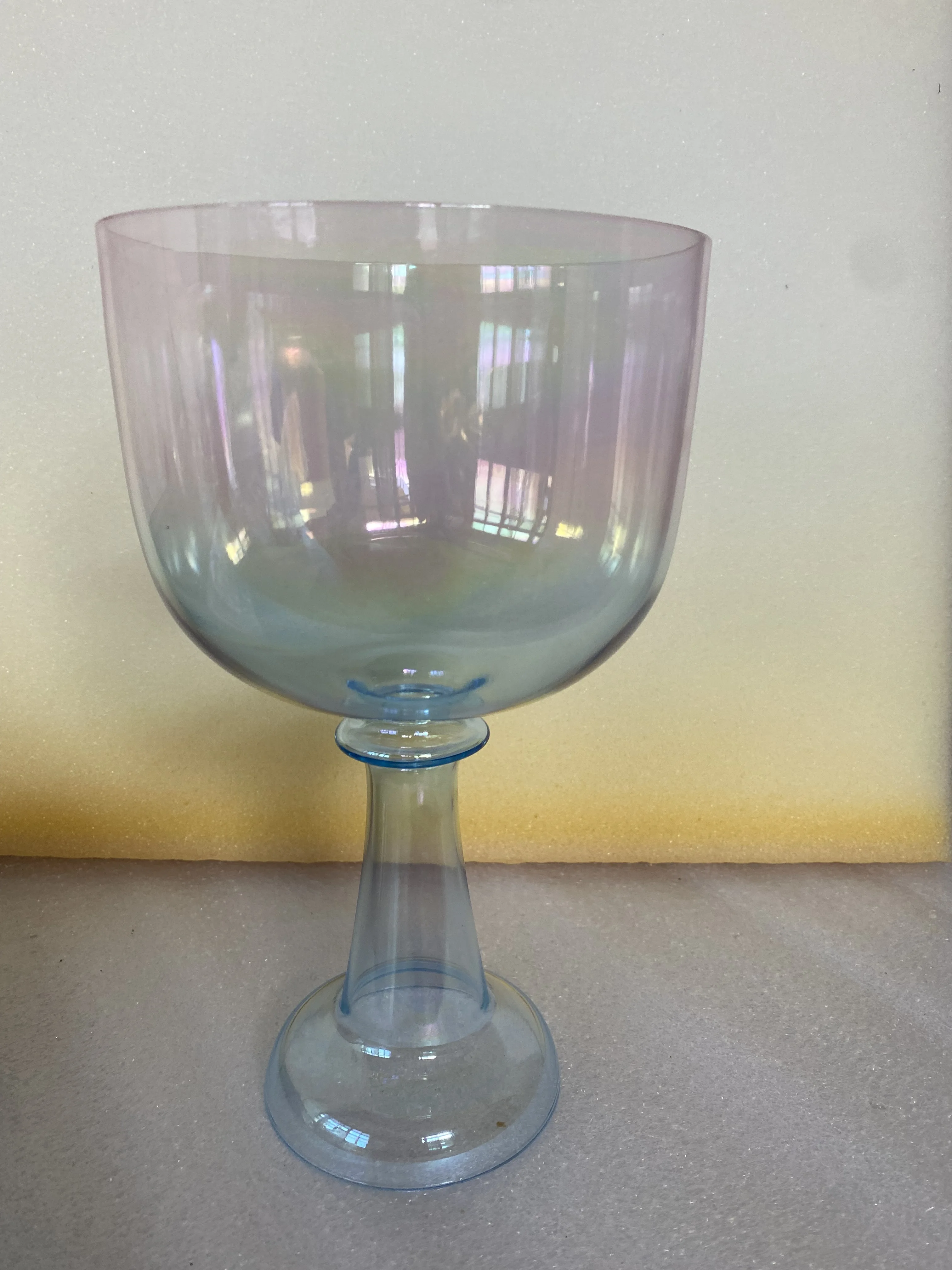 

4th "F" note perfect pitch Crystal Singing Chalice Magic Pink and Blue color 432Hz for sound healing.