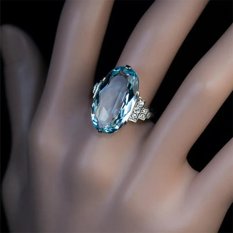 Huitan Female Light Sky Blue Wedding Ring Solitaire Band Oval Stone Engage Party Women Luxury Jewelry Shine CZ Stone Best Gift