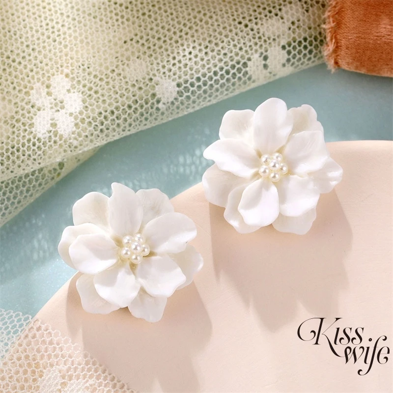 Fashion New Sweet Resin White Flower Big Stud Earrings For Women Cute Earrings Bijoux Party Gifts Jewelry