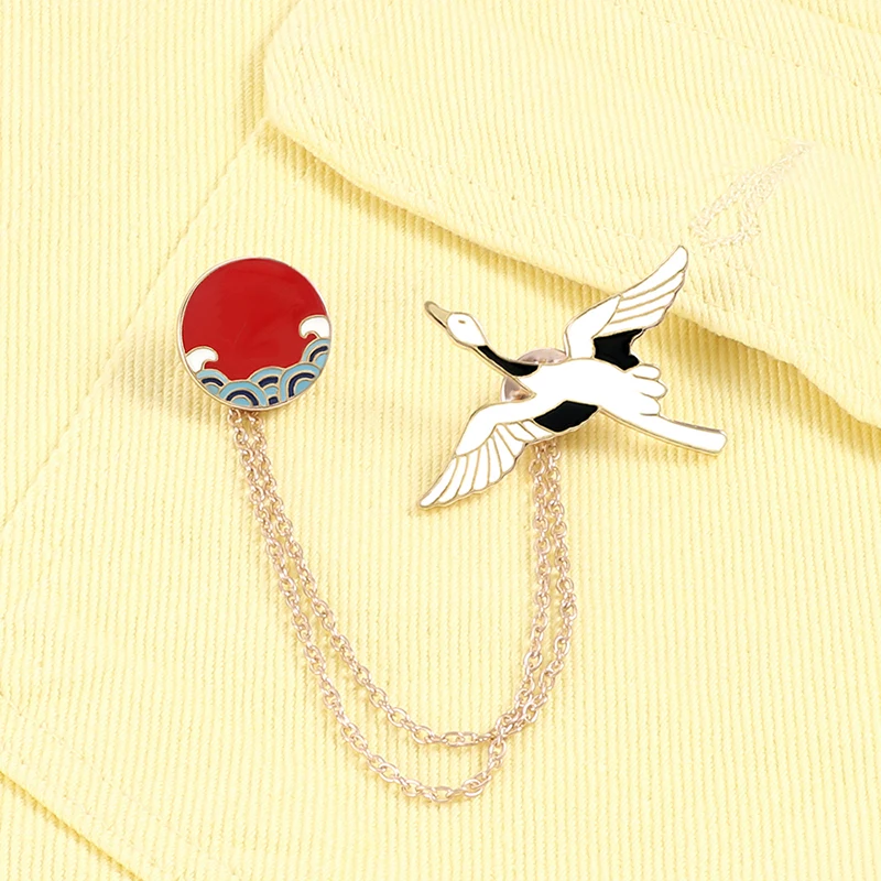 Chain Metal Brooches Cartoon White Crane Sunrise Wave Enamel Pins Chinese Style Fashion Jewelry Lapel Denim Pin Gift for Friends