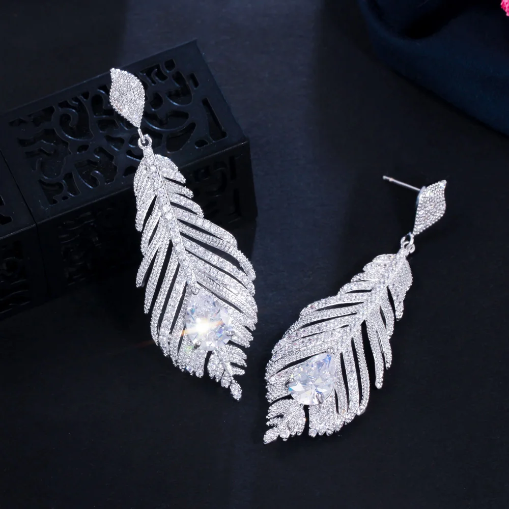 CWWZircons 2023 Trend Designer Cubic Zirconia Long Dangle Feather Earrings for Women Engagement Party Wedding Jewelry Gift CZ977