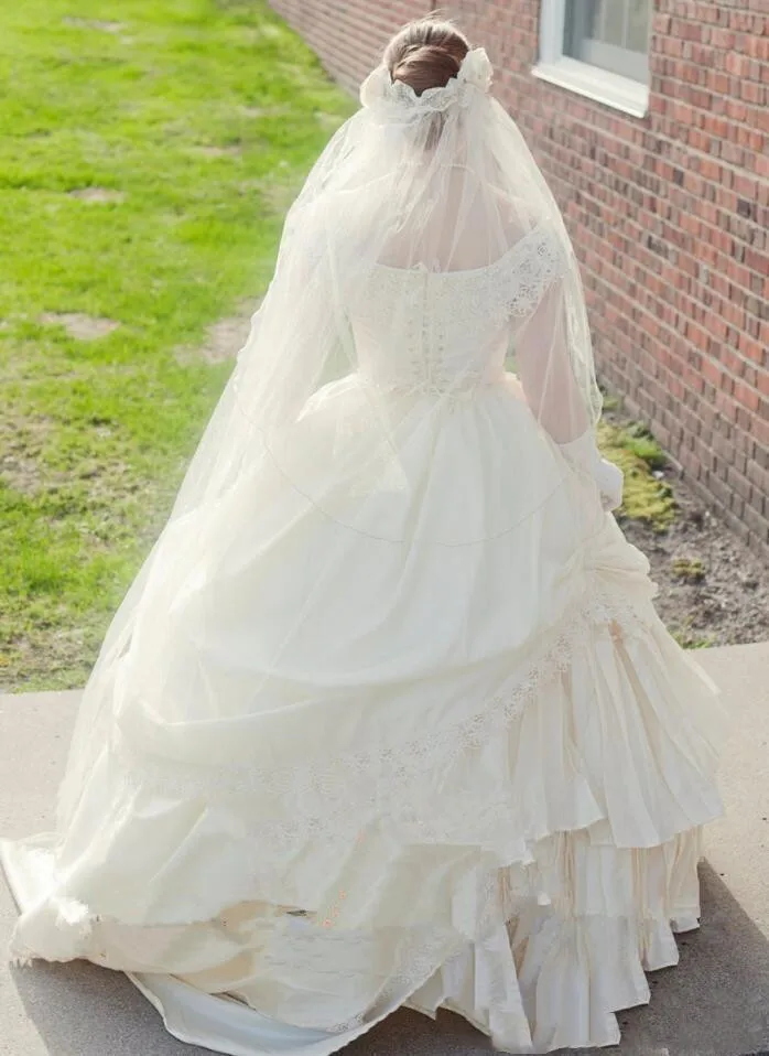 Puffy Taffeta Wedding dresses Victorian Civil War Steampunk gothic Vintage Appliqued Lace Wedding bridal Gowns Vestidos de
