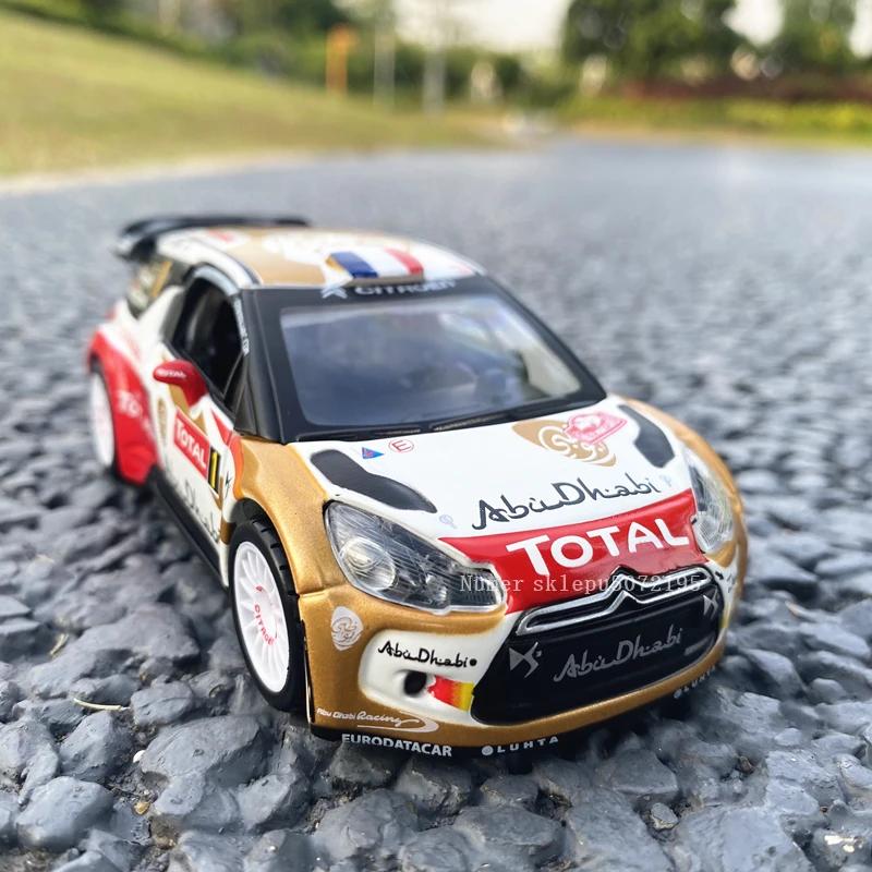 Bburago 1:32 2013 Cittroen DS3 World NO1 WRC rally car model Simulation Alloy Car Model Collect gifts toy