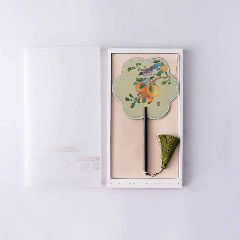 

Шелковый Круглый веер в китайском стиле, офисные подарки для пожилых людей, круговой веер с вышивкой HanFu Hanbiuk, кисточка с одной деревянной ручкой