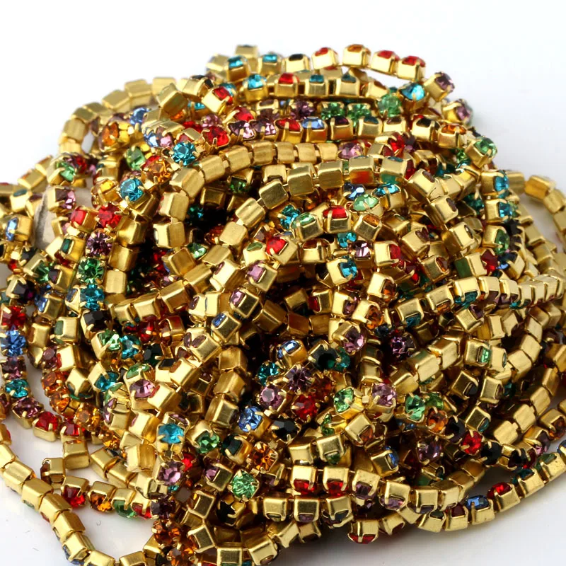 Goldfarbene Metallkralle, hochdichte Strass-Kettenborte, AB-Farben-Mix, SS6-SS12/2mm-3mm, zum Aufnähen oder Kleben für Kleidungsdekoration. – Detail 2