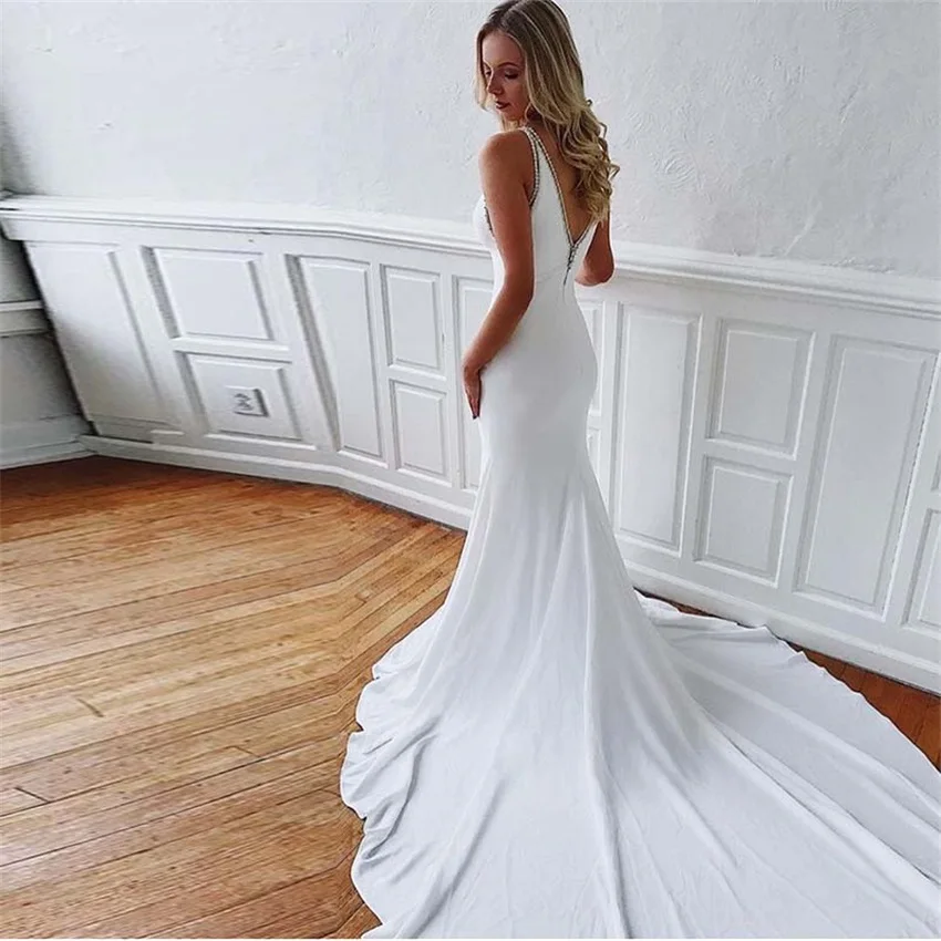 Simple Mermaid Wedding Gowns 2020 Scoop Neck Sleeveless Crystal Backless White Ivory Wedding Dresses Chapel Train Bride Dresses