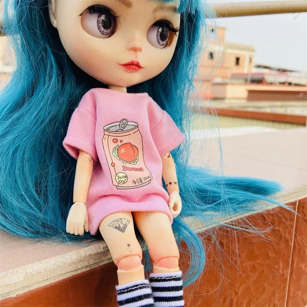 2 unids/set de ropa para muñeca Blyth/Barbies, hermosa camiseta corta estampada + calcetines a rayas, se puede utilizar para accesorios para muñecas 1/6