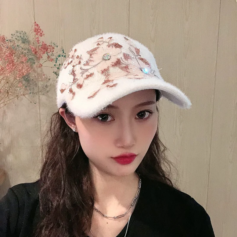 Autumn and Winter New Ladies Caps Korean Version of The Wild British Style Plush Baseball Cap Street Fashion Travel Applique Hat