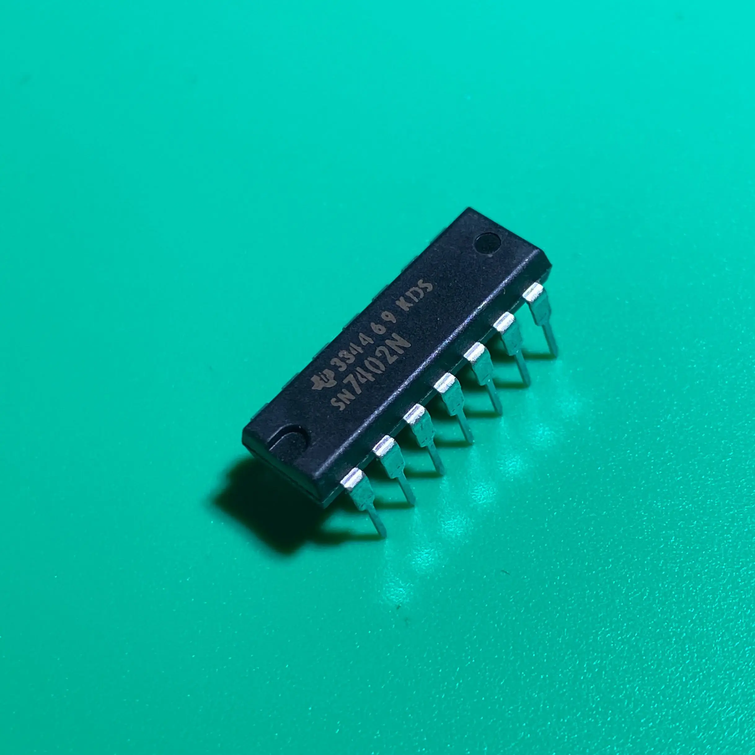 

5pcs/lot SN7402N DIP14 SN 7402N IC GATE NOR 4CH 2-INP 14DIP QUADRUPLE 2-INPUT POSITIVE-NOR GATES SN7402 N 7402 SN7402NE4 7402NG4