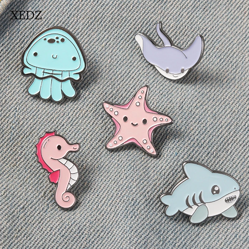 XEDZ Cartoon Starfish Shark Enamel Brooch Fashion Hippocampus Jellyfish Button Pins Cute Stingray Brooch Backpack Jewelry Gift