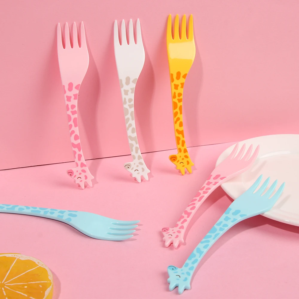 12Pcs/Set Giraffe Fruit Fork Mini Cartoon Children Snack Cake Dessert Plastic Fruit Pick Toothpick Salad Kids Tableware