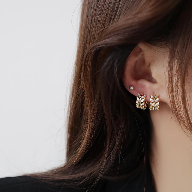 Huitan Delicate Leaf Ear Ring with Shiny CZ for Women Silver Color/Gold Color Fashion Hoop Earrings Fancy Gift 2021 Jewelry