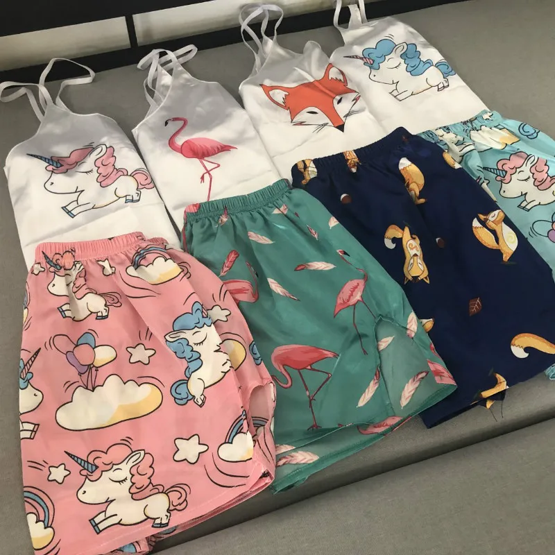 Pijamas de satén con estampado de dibujos animados para mujer, Sexy ropa de dormir con tirantes finos, pijama de seda con cuello en V, traje holgado