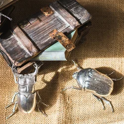 Classical big beetles flower beetle pendant decorative ornaments wall desktop decoration animal imitation metal resin crafts