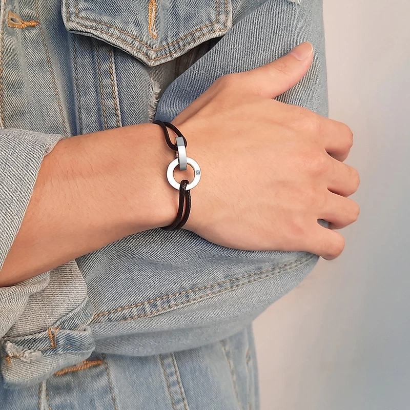 Vnox Nach Name Verriegelt Kreis Charme Armband für Männer Frauen Einstellbare Länge Kette Gravieren Initial Casual Paar Geschenk
