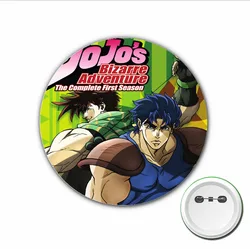 3pcs anime JoJo's Bizarre Aventura Cosplay Emblema Dos Desenhos Animados Broche Pins para sacos Emblemas Mochilas Botão Roupas Acessórios