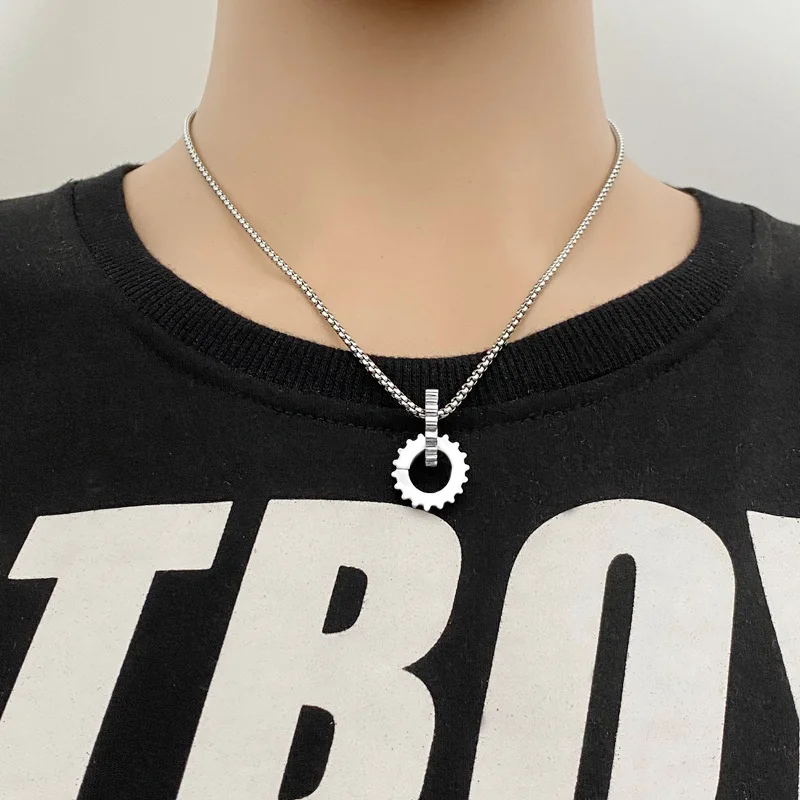 Heavy Industry Machinery Gear Pendant Stainless Steel Bicycle Shape Men And Women Titanium Steel Necklace Hot Sale