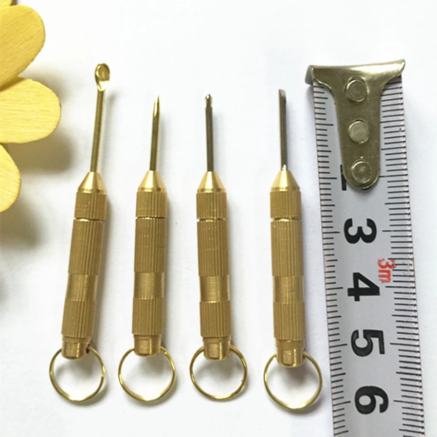 Portachiavi 4-in-1 Mini cacciavite multifunzione Set di cacciaviti fai da te stuzzicadenti portatile cucchiaio per orecchio cacciavite scanalato Phillips