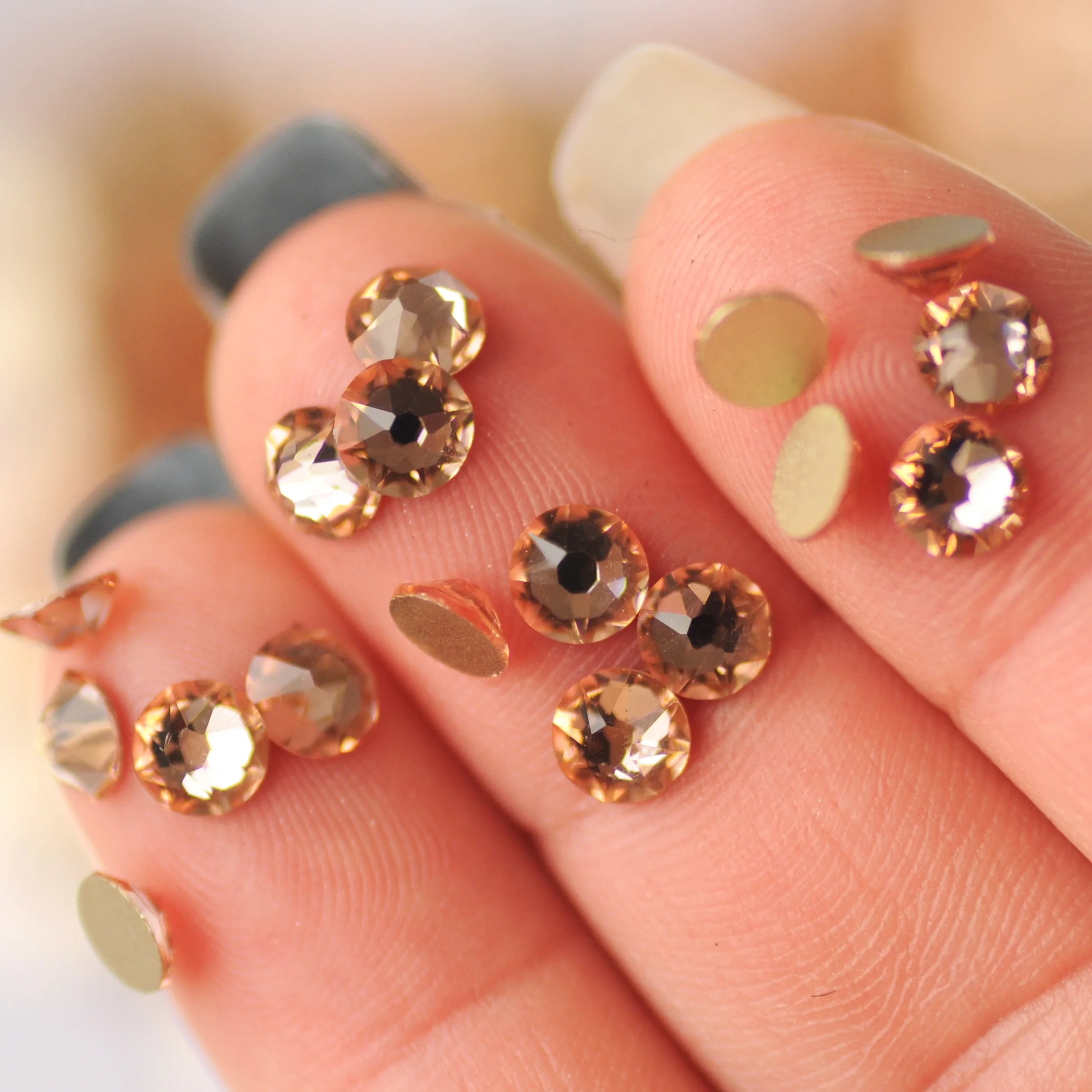 Hellpfirsichfarbene Glitzer-Strasssteine, Flache Rückseite, Nicht-Hotfix-Kristalle für DIY-Nagelkunst, Kleidung, Kleider, Handarbeiten und Dekoration – Detail 5
