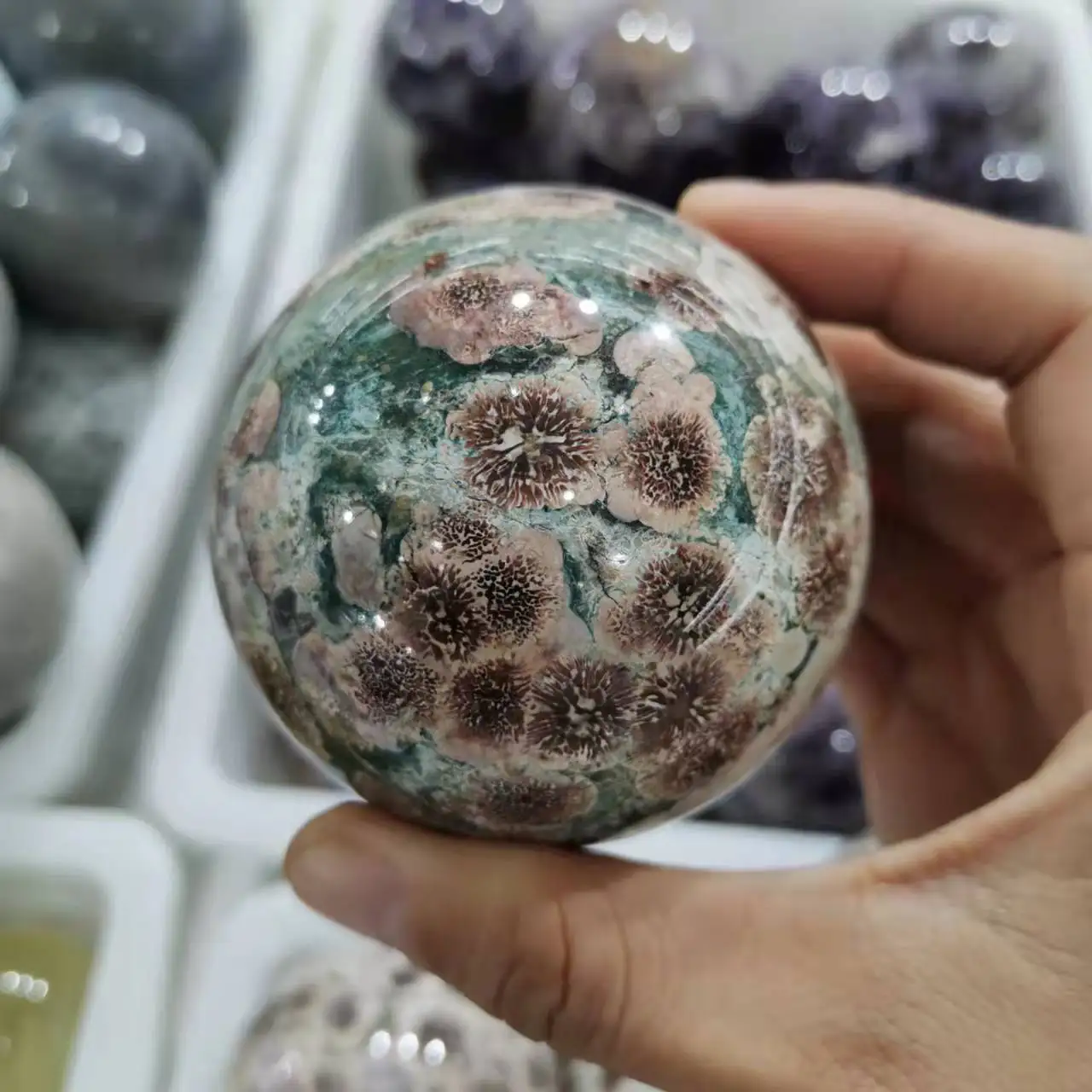 

Шар сакуры из натурального зеленого кварца, 6-7 см