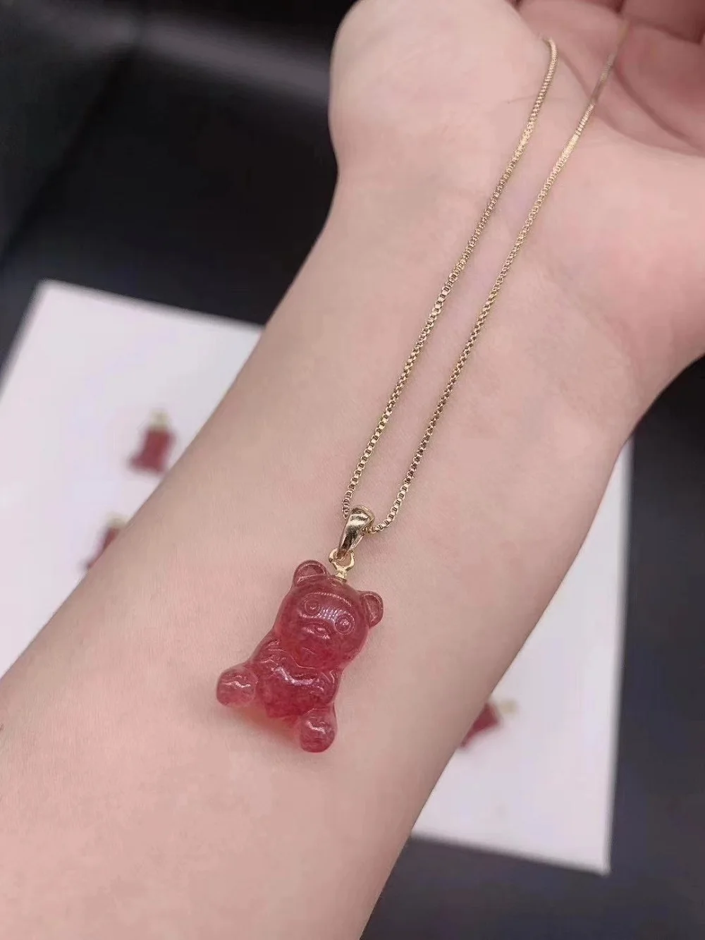 Natural Strawberry Crystal Bear Pendant Gem Carving Mineral Reiki Quartz Decorate Jewelry Gift There Is No Chain