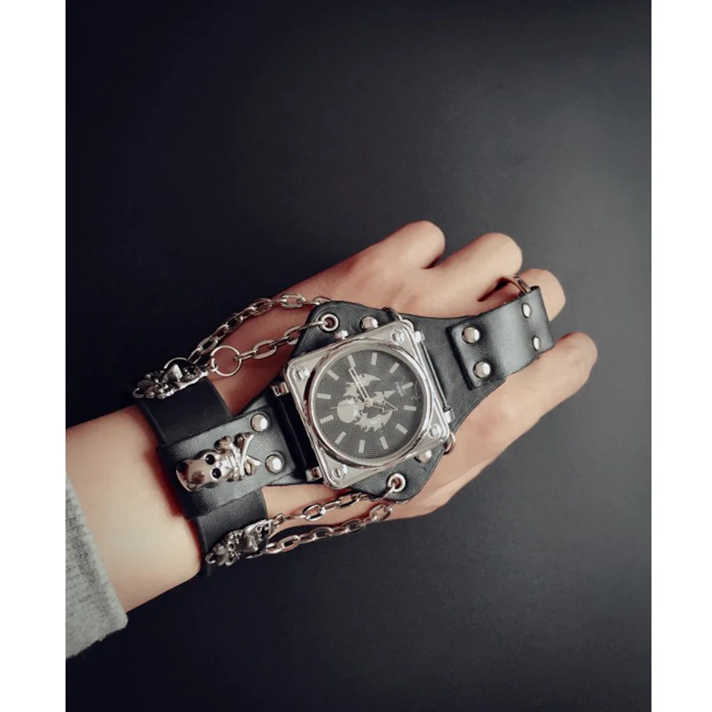 

Men Punk Skull Black Leather Bracelet Wrist Watches with 50mm Wide Band Big Dial Watch Hours for Men Relogio Masculino