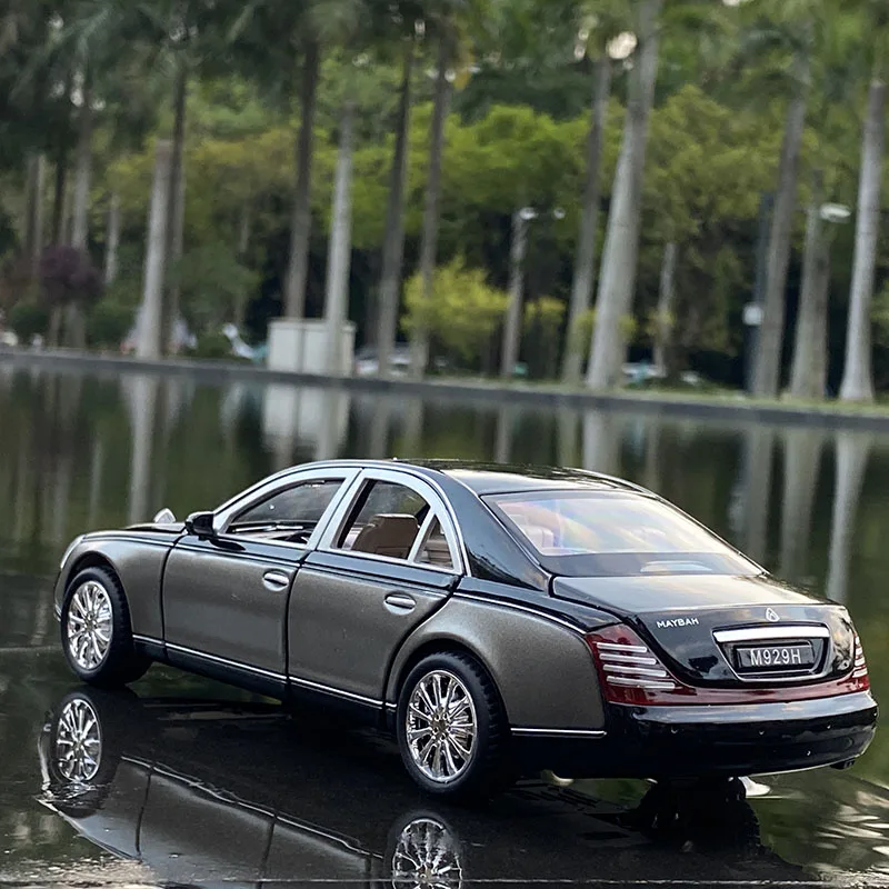 1:24 Maybach 62s S650 Classic Luxy Car Alloy Car Model Diecasts Metal Toy Vehicles Car Model Simulation Collection Kids Toy Gift