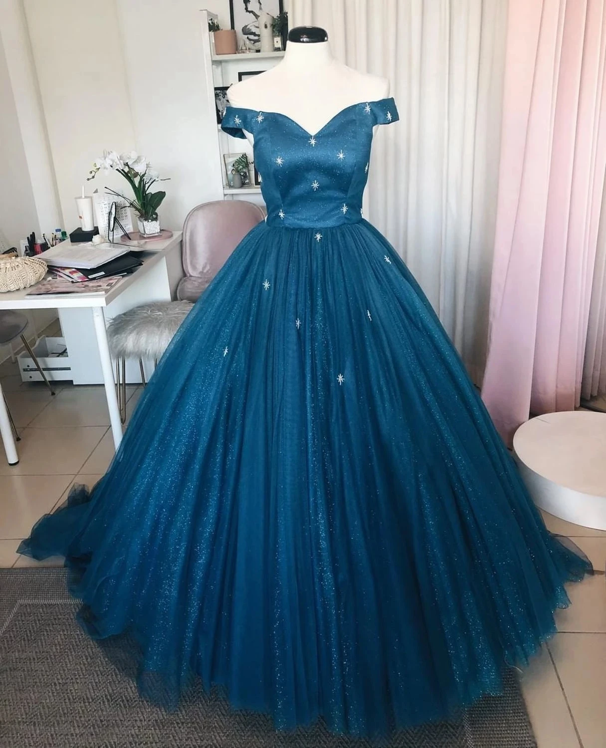 

Dark Blue Quinceanera Dresses 2021 Ball Gown Off Shoulder Applique Sweetheart Long Princess Birthday Sweet 15 Party Formal Gowns