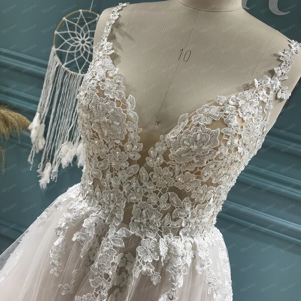 Mryarce Tüll A-Linie Brautkleid mit Stufenrock, tiefem Ausschnitt und Spitzenapplikationen in Blush – Detail 7
