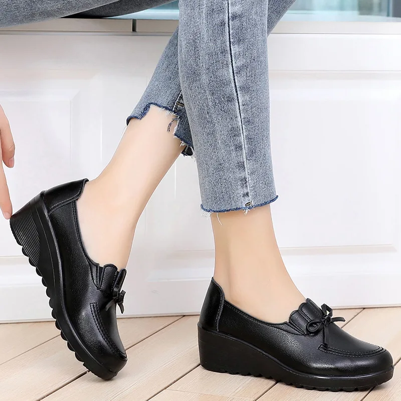 2021 Spring Autumn New Women\'s Single Shoes Loafers Wedges Soft Sole Comfortable Large Size Mother\'s Leather Mid-heel Pumps