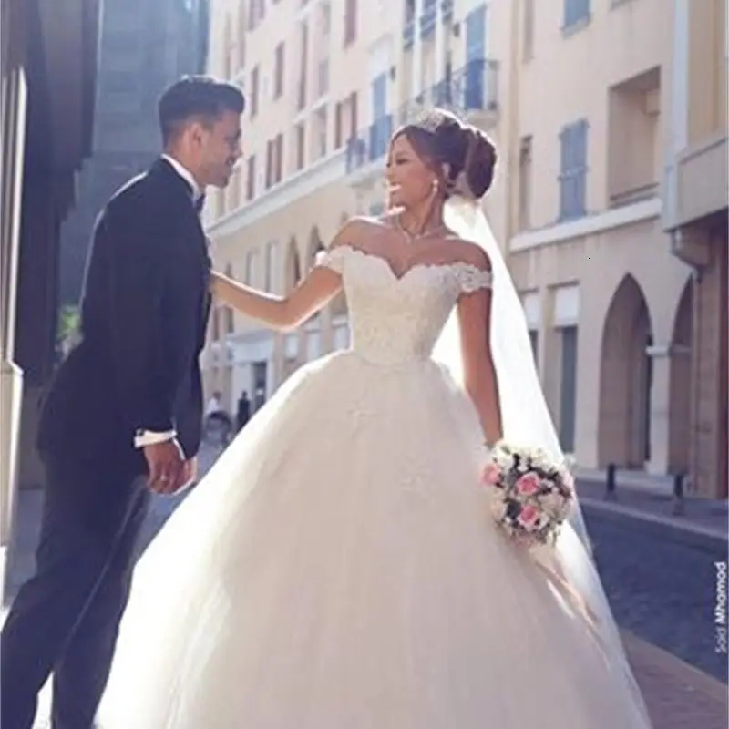 Vestidos de Boda de Princesa de una línea personalizados, vestido de novia con hombros descubiertos, apliques de encaje romántico de alta calidad, cuentas de tul