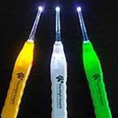 مصباح يدوي LED Earpick حفر شمع الأذن الأنظف مزيل شمع الأذن مضيئة أدوات تنظيف الأذن للطفل الكبار سلامة العناية بالأذن