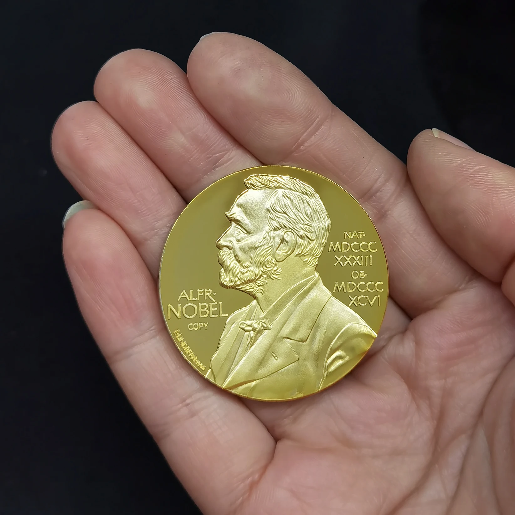 جائزة نوبل في علم وظائف الأعضاء الطب لينين مطلية بالذهب عملة نوبل ميدالية المقتنيات الفن الحرفية