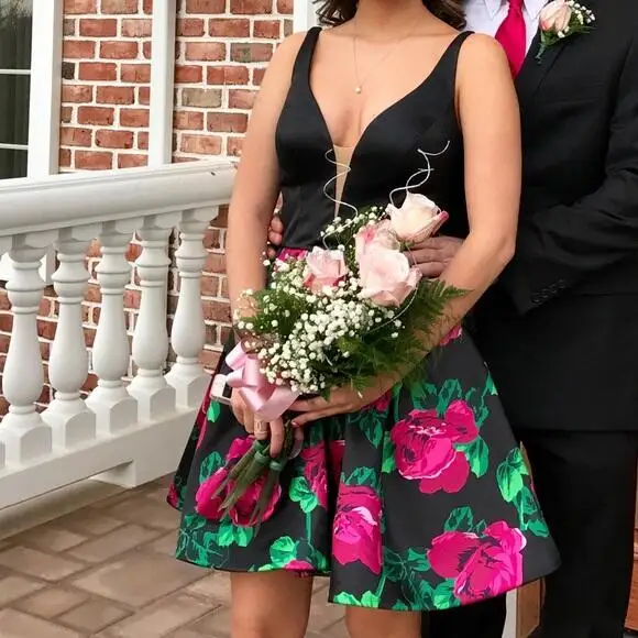 

Sexy V Neck Short Floral Pinted Cocktail Dress Custom made Short Sleeveless Party Gown