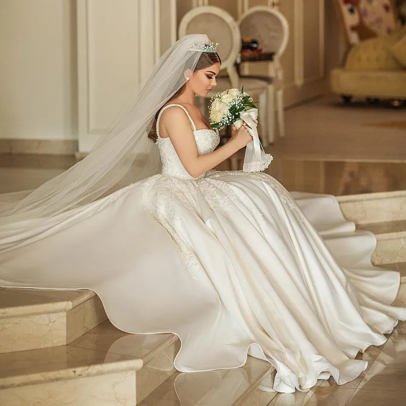 Vestidos de casamento do coração do espaguete com frisado applique ruched uma linha vestidos formais da noiva varredura trem robe de soiree